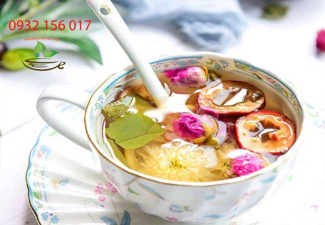 Uống trà hoa cúc có lợi sữa và tốt cho bé