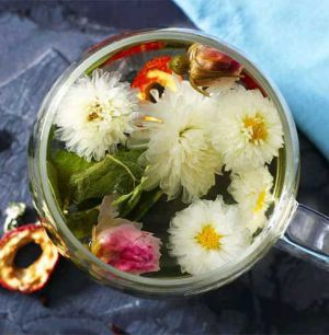 Hướng dẫn cách sử dụng trà hoa khô (trà hoa ngũ vị) mix uống mỗi ngày và liều lượng ra sao?